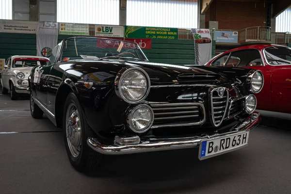 パレン グリン ドイツ 6月08 2019 高級車アルファロメオ2600スパイダー 1963 Die Oldtimer Show — ストック写真