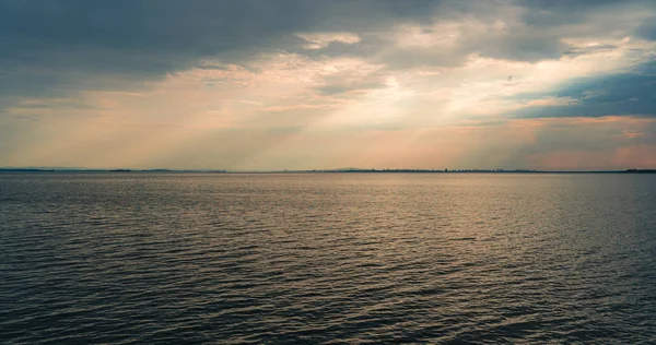 Seascape Evening Overcast Sky Rays Sun — Stock Photo, Image