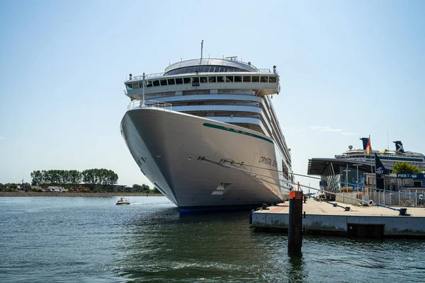 Warnemuende Rostock Germany July 2019 Cruise Ship Crystal Serenity Berth — Stock Photo, Image