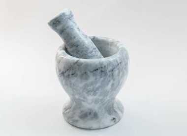 Harç ve havaneli granit beyaz zemin üzerine yapılmış.