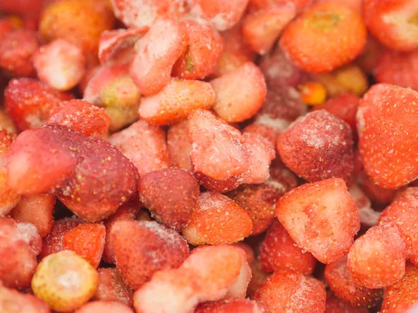 スーパー マーケットの冷凍イチゴの果実 — ストック写真
