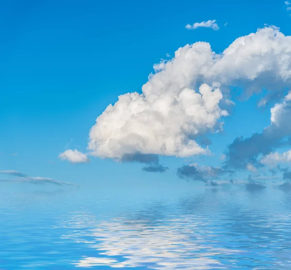 Sky White Clouds Reflected Water — Stock Photo, Image