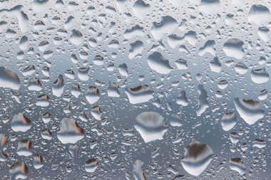 Su bardağa düşer..