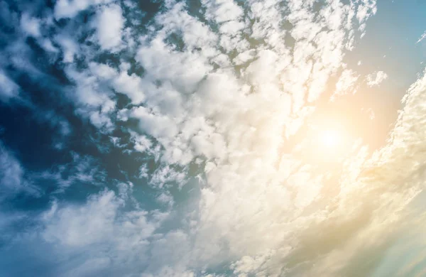 Ciel Dramatique Avec Des Nuages Blancs Fond Naturel — Photo