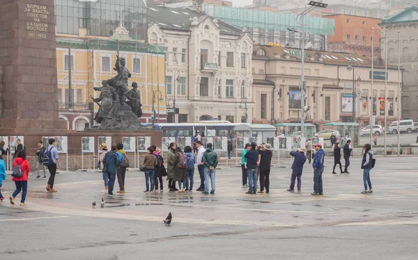 Vladivostok Rússia Julho 2018 Turistas Praça Cidade Vladivostok — Fotografia de Stock