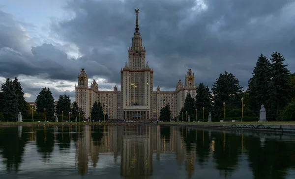Moskwa Rosja Sierpnia 2015 Lomonosov Moskiewskim Uniwersytecie Państwowym Msu Zachodzie — Zdjęcie stockowe