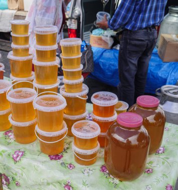 Vladivostok, Rusya - 18 Ağustos 2018: Primorsky gıda festival merkezi kare. Çiftçiler Primorsky Krai tüm onların ürünleri sunmak.