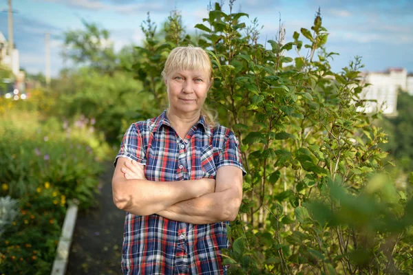 Portrait Beautiful Middle Aged Woman Outdoors Selective Focus — Stock Photo, Image