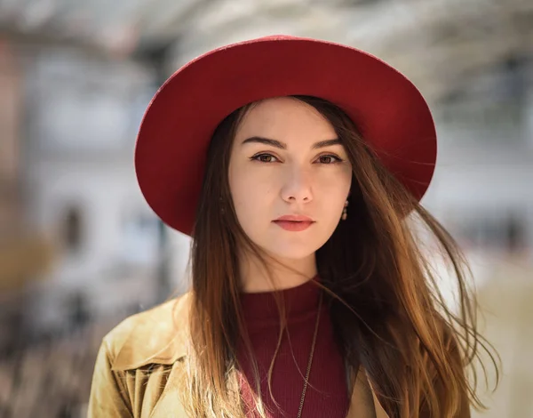 Femme Manteau Vintage Chapeau Rouge — Photo
