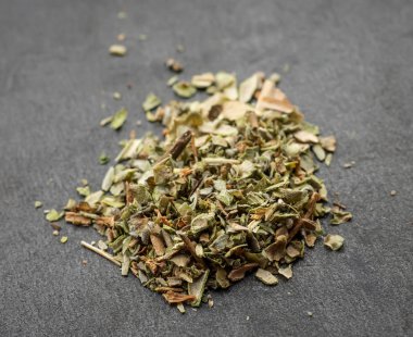 Mercanköşk baharat olarak kuru. Makro ile sığ derinlik-in tarla.