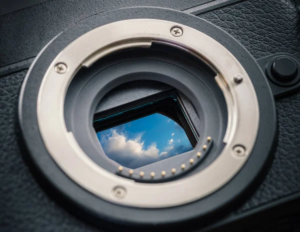 Sensor Uma Câmera Sem Espelho Com Nuvens Fotografia Conceito — Fotografia de Stock
