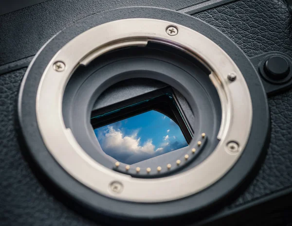 Capteur Une Caméra Sans Miroir Avec Nuages Concept Photo — Photo