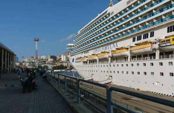 俄罗斯海参崴 2018年9月22日 班游船 哥斯达黎加财神 码头在海参崴港 — 图库照片