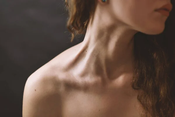 Girl Neck Wtih Dramatic Light — Stock Photo, Image