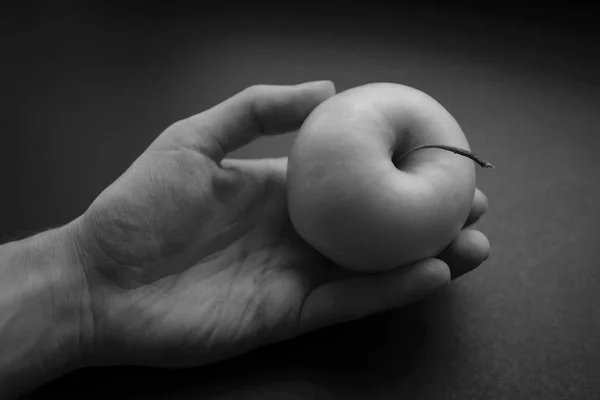 Fresh Apple Hand Dark Background — Stock Photo, Image