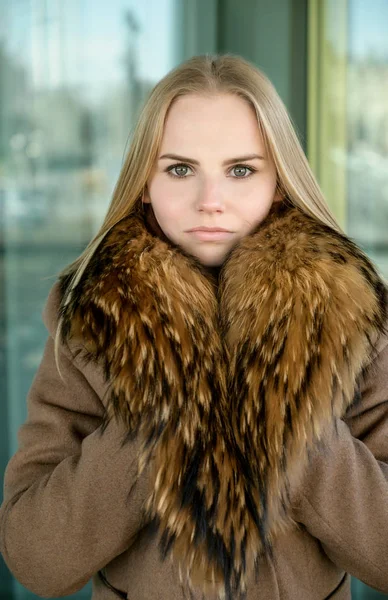 Portrait Young Woman Sunny Winter Day — Stock Photo, Image