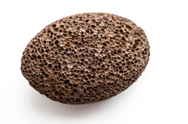 Beyaz bir arka plan üzerinde spa için ponza taşı.