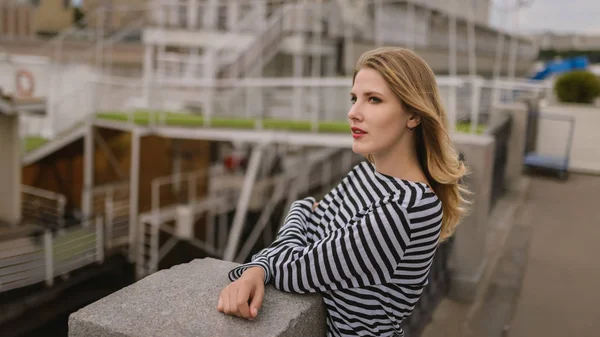 Outdoors Portrait Beautiful Young Woman Selective Focus — Stock Photo, Image