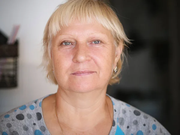 Porträt Einer Alten Frau Der Küche Selektiver Fokus Mit Geringer — Stockfoto