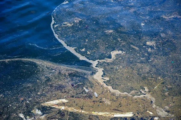 Oil Garbage Pollution Water Selective Focus — Stock Photo, Image