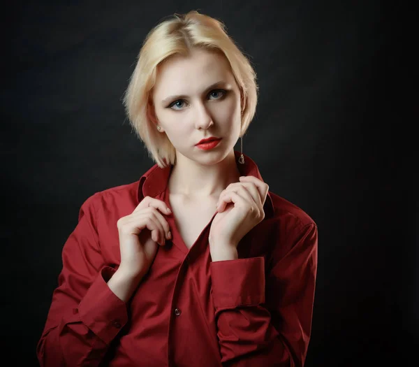 Porträtt Vacker Ung Blond Kvinna — Stockfoto