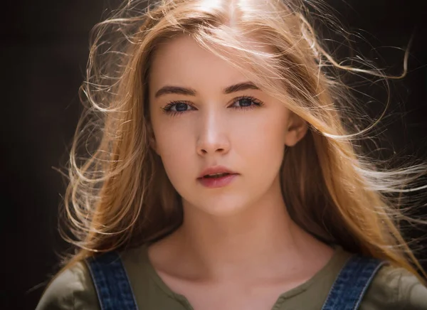 Outdoors Portrait Beautiful Young Woman Blue Eyes — Stock Photo, Image