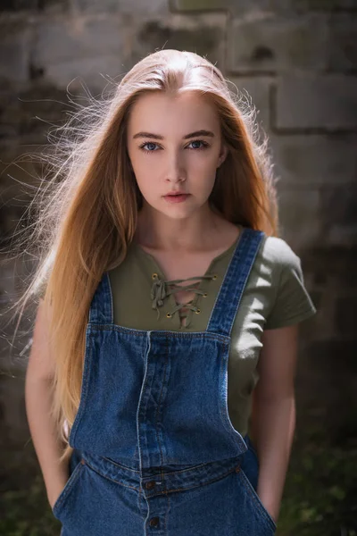 Outdoors Portrait Beautiful Young Woman Blue Eyes — Stock Photo, Image