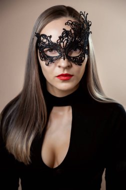 Karnaval maskeli kadın yüzü. Seçici odak.