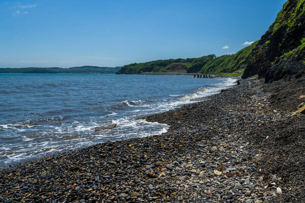 Волны на берегу моря. Селективная фокусировка с малой глубиной резкости.