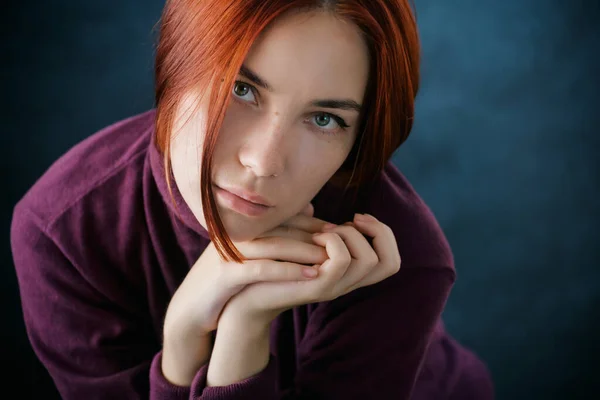 Portret Van Een Mooie Jonge Vrouw Selectieve Focus — Stockfoto