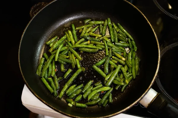 Fagioli Fritti Baccelli Una Pentola Focus Seelctive — Foto Stock