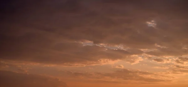 Vacker Färgglad Himmel Med Moln Och Solljus Färg Tonad — Stockfoto