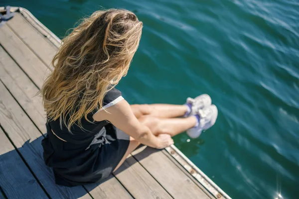 Žena Šatech Moře Molu — Stock fotografie