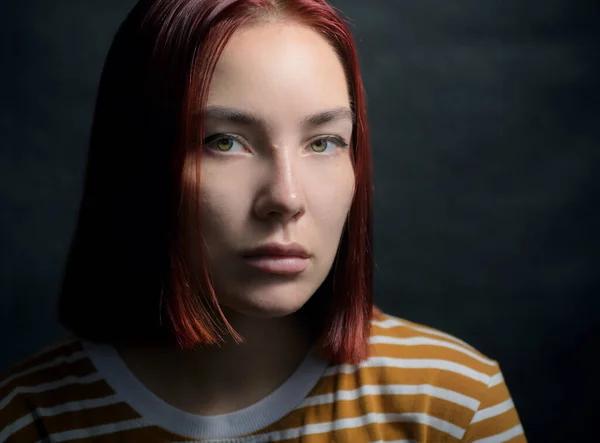 Portret Van Een Mooie Jonge Vrouw Selectieve Focus — Stockfoto