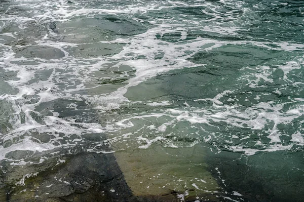 Onde Riva Mare Molo Focus Selettivo Con Bassa Profondità Campo — Foto Stock