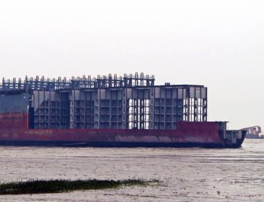 Chittagong yakın kargo gemisi kırma
