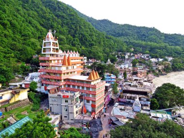 Rishikesh Yoga dünya başkenti olarak kabul edilir. Şehirde, Hindistan kutsal Ganj Nehri akar