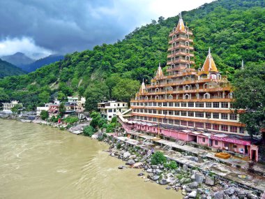 Trayambakeshwar Tapınak, Lord Shiva için adanmış ve Yoga, Türkiye Dünya başkenti Rishikesh içinde yer alan