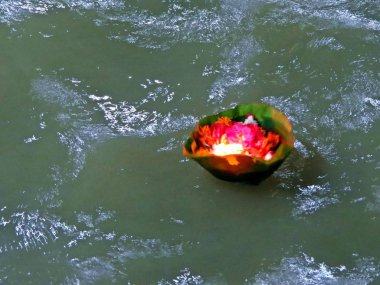 Kutsal Ganga Aarti Haridwar, Hindistan'da Ganj Nehri'nin kıyısında gerçekleştirilen