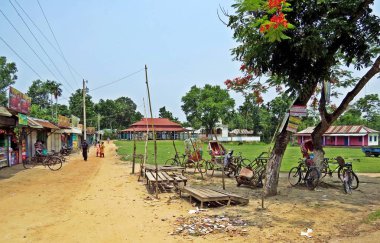 kırsal yerleşim, kırsal Srimangal, Bangladeş yakınındaki doğru önde gelen çamur yol