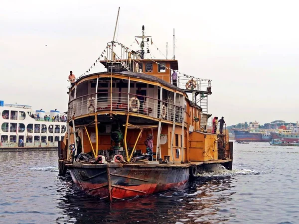 Roket raketimle steamers Bangladeş s nehirler Nahcivan beri seyahat ediyordum. Bugün var sadece dört solda hizmet ve kürekler Buhar yerine dizel tarafından desteklenmektedir.