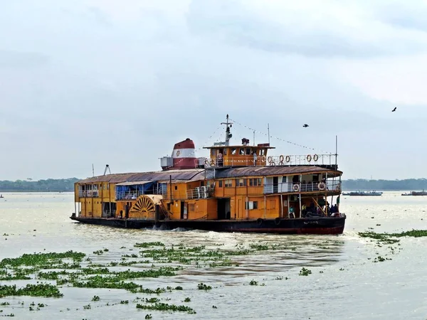 Roket raketimle steamers Bangladeş s nehirler Nahcivan beri seyahat ediyordum. Bugün var sadece dört solda hizmet ve kürekler Buhar yerine dizel tarafından desteklenmektedir.