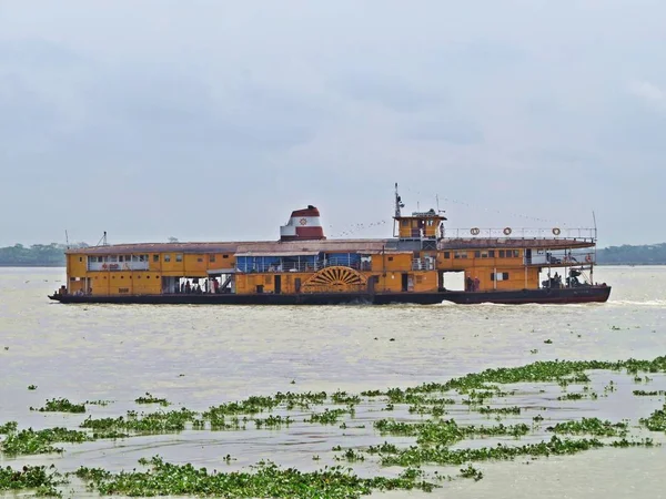 Roket raketimle steamers Bangladeş s nehirler Nahcivan beri seyahat ediyordum. Bugün var sadece dört solda hizmet ve kürekler Buhar yerine dizel tarafından desteklenmektedir.