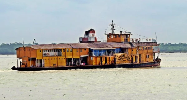 Roket raketimle steamers Bangladeş s nehirler Nahcivan beri seyahat ediyordum. Bugün var sadece dört solda hizmet ve kürekler Buhar yerine dizel tarafından desteklenmektedir.