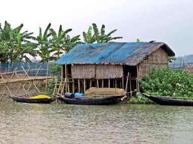 Sunderbans orman, Bangladeş, suyolu boyunca yerel balıkçıların küçük yerleşim