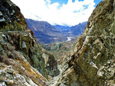 Prestine Hunza Vadisi, Karakurum karayolu, Pakistan bakan