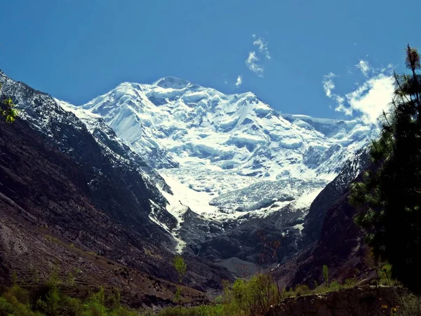 强大的 Rakaposhi 山 — 图库照片