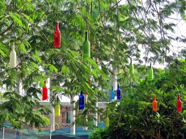 Hindistan içinde Auroville mimar ve sanatçı için bir oyun alanı var. Burada onlar ne olursa olsun onlar ile resmi bir sınırlama yoktur hayal edebiliyorum oluşturabilirsiniz.