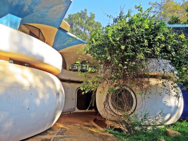 Hindistan içinde Auroville Mimarlar için bir oyun alanı var. Burada onlar ne olursa olsun onlar ile resmi bir sınırlama yoktur hayal edebiliyorum oluşturabilirsiniz