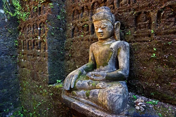 Imagem de Buda no Templo Koe-Thaung, Mrauk U, Estado de Rakhine, Mianmar — Fotografia de Stock